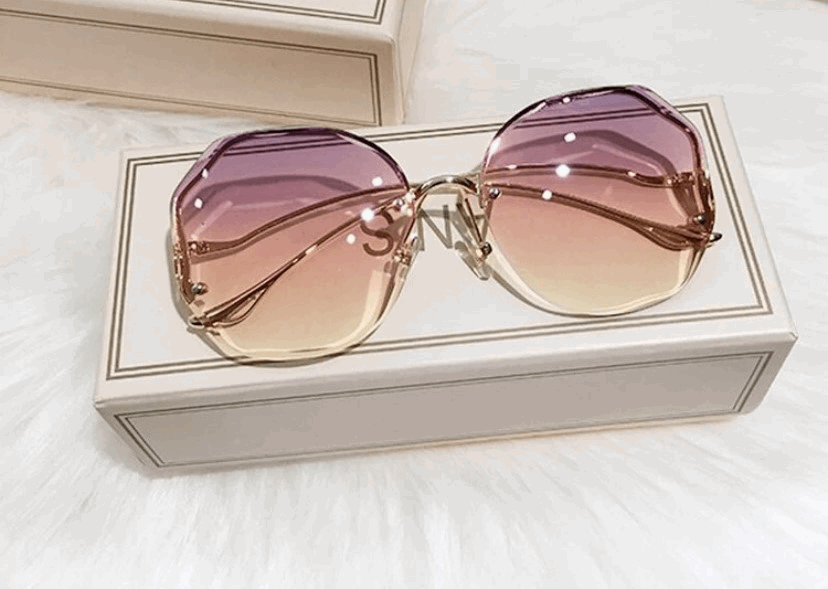 sleek, sophisticated design is perfect for making a stylish statement and stands out with their subtle yet beautiful pink hue. Ideal for any occasion, these glasses make you look sophisticated and elegant, a showstopper for sure.