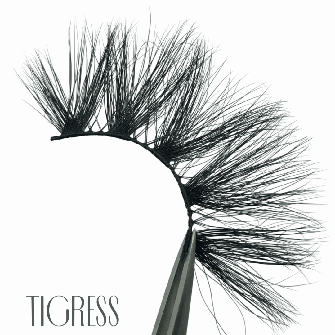 Wispy vegan lash full of volume